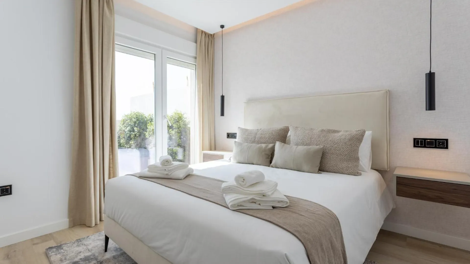 Mtr Marbella Temporary Rent Apto 4 Dormitorios Luminoso Con Zonas Chill Out Y Gym スペイン