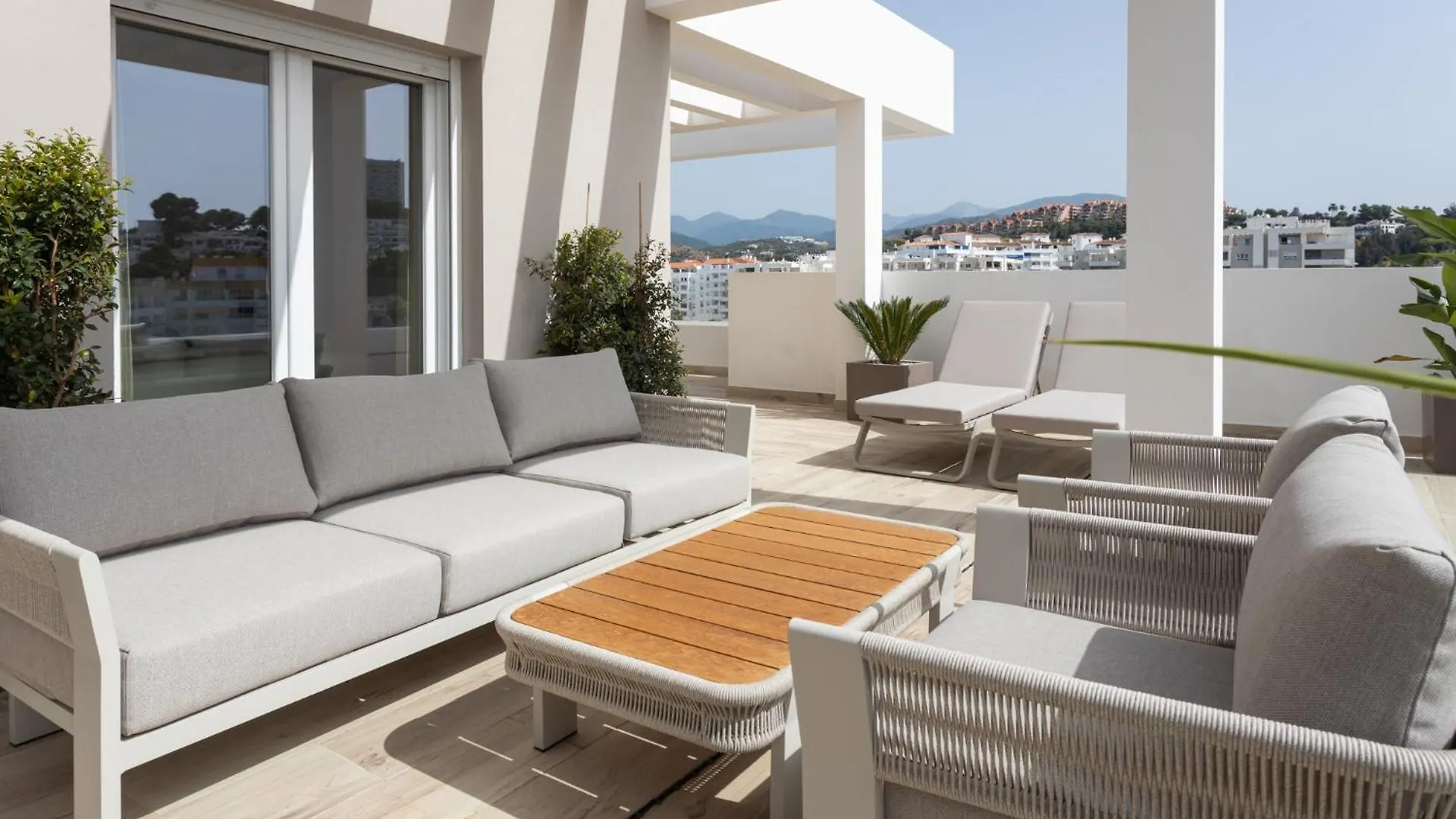 Mtr Marbella Temporary Rent Apto 4 Dormitorios Luminoso Con Zonas Chill Out Y Gym アパート