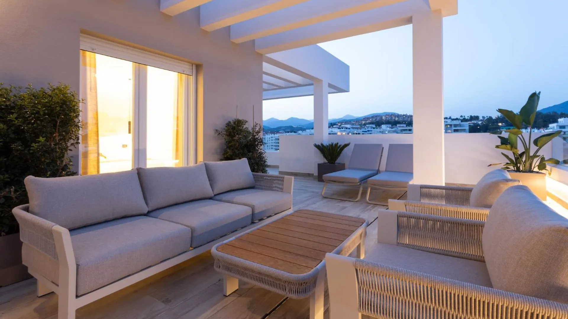 Mtr Marbella Temporary Rent Apto 4 Dormitorios Luminoso Con Zonas Chill Out Y Gym 0*,  Spanien